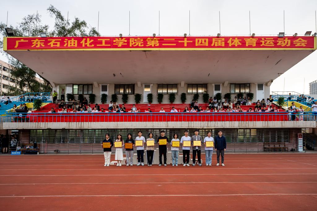 BC88EAE08F30AB5776345A5D83F_AD0649ED_1E16E