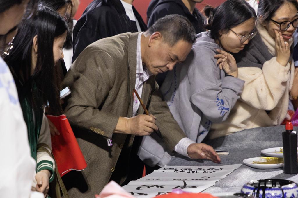 80D8DBA1C977C5F0C3017D5EBF9_6B0287A3_17952